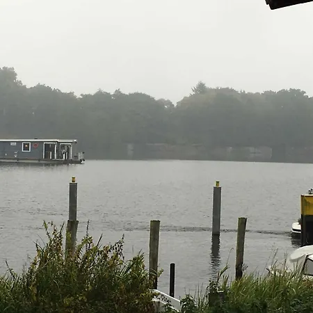 Apartment Ferienwohnung Auf Traumhaften Wassergrundstuck
